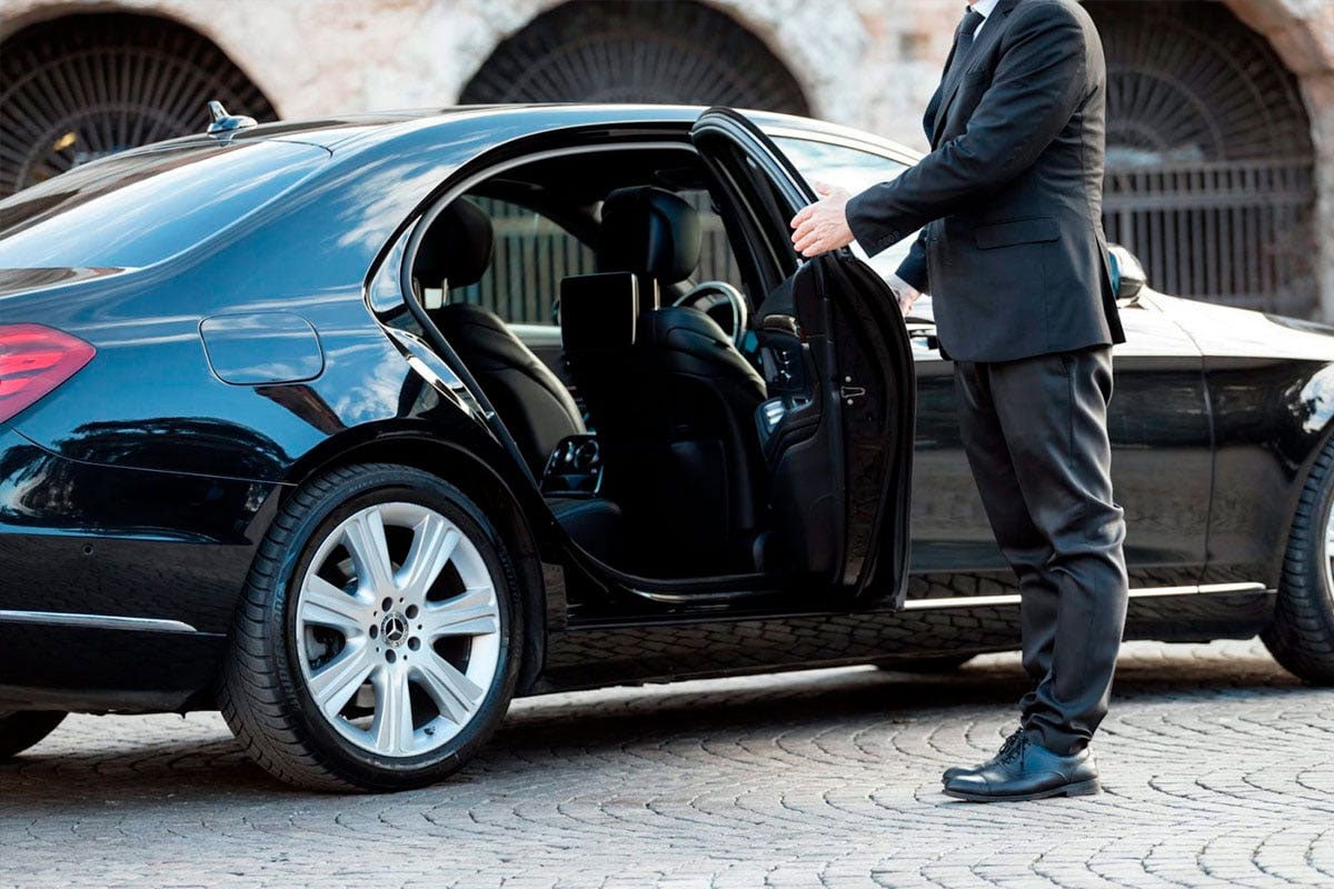 Milwaukee’s Premier Black Limo Service Avada Car Dealer News