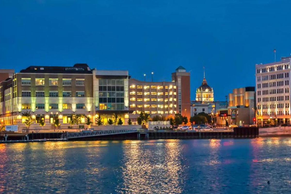 Milwaukee WI to Green Bay WI Car service Avada Car Dealer News